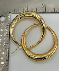 Boucles d'oreilles créoles en alliage plaqué or 18 carats Vintage Extra Chunky Everyday Wear pour cadeau de mode pour femme - Product Image 3