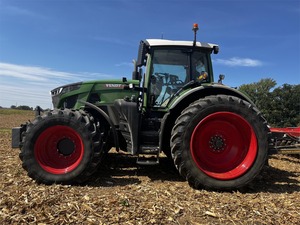Tracteur Fendt 2020 Vario 942-Tracteur MFWD à haute puissance de 415 HP avec transmission Vario, hydraulique avancée et confort - Product Image 6