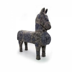 Artículos decorativos Decoración para el hogar Artesanía Paquete de estilo tradicional MOQ bajo Caballo de madera grande con brocado Paño de cera dibujado a mano - Product Image 1