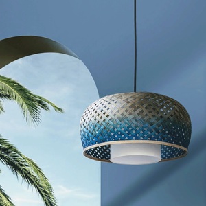 Lampe suspendue en bambou avec tissage en osier et suspension en rotin pour le salon. - Product Image 1