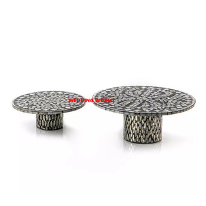 Ensemble de deux supports à gâteau en bois enduit de poudre noire de qualité supérieure faits à la main support à gâteau en bois de créateur classique et élégant - Product Image 1