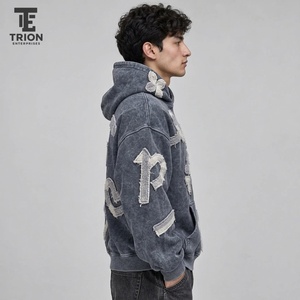 Sweat à capuche brodé pour homme, effet délavé, toucher doux et coutures détaillées pour un look moderne au quotidien. - Product Image 5