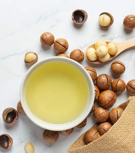 Proveedor Directo al por Mayor, Aceite de Macadamia Orgánico Prensado en Frío a Granel, 100% Puro y Natural para el Cuidado del Cuerpo, la Piel y el Cabello - Product Image 1