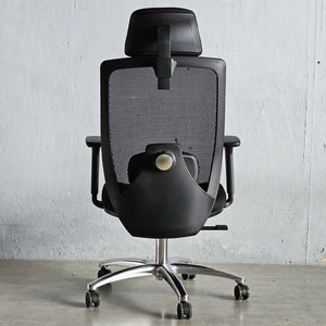 Chaise ergonomique pivotante Herc21, design minimaliste, appuie-tête réglable, dossier en maille, base en aluminium, mousse/tissu pour la maison et le bureau - Product Image 6
