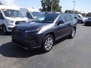 Toyota RAV 4 Limited 4 portes SUV 2024 légèrement utilisée - Product Image 4