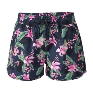 Short en polyester pour femme, non transparent, à motif floral imprimé par sublimation, style large à la cuisse, avec cordon de serrage, idéal pour la plage - Product Image 5