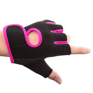 Guantes de entrenamiento de neopreno de medio dedo con logotipo personalizado, guantes de cuero ajustables para hombre y mujer, guantes de gimnasio para levantamiento de pesas - Product Image 3