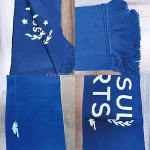 Écharpe de sport carrée personnalisable en tricot jacquard acrylique coupe-vent pour supporters de football, idéale pour l'hiver et les jours de match universitaires - Product Image 4