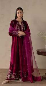 Costume en organza élégant pour femmes pakistanaises, pour les fêtes et les mariages, broderie lourde à la main avec du fil, des pierres de resham - Product Image 5