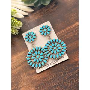 Pendientes Colgantes de Turquesa Sleeping Beauty y Plata de Ley con Diseño Floral Inspirado en Sleeping Beauty de Alicia Wilson - Product Image 4