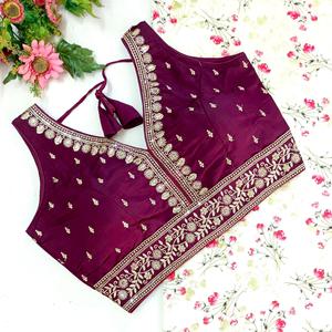 Blouse moderne à col en V avec zari et broderie pour les mariages, design tissé tendance et logo/motif brodé - Product Image 6