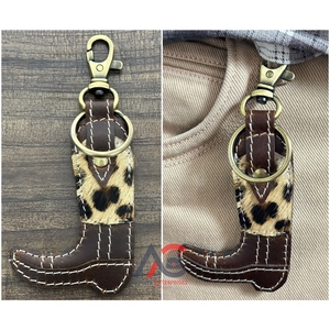 Porte-clés en cuir de vache véritable personnalisé avec porte-clés en métal durable, imprimé animal, porte-clés rustique, accessoire de mode - Product Image 1