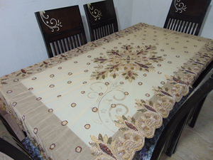 ผ้าคลุมโต๊ะอาหารปักสีทองแบบ6-Seater ผ้าปูโต๊ะทำมือสุดหรูสำหรับงานแต่งงานและงานเลี้ยงที่บ้าน - Product Image 3