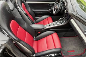 Porsche 718 Boxster S 2022, Bajo Kilometraje, Caja de Cambios Automática, Volante a la Izquierda, Neumáticos R20, Estado Oscuro - Product Image 4