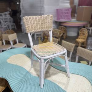 Silla para niños de ratán hecha a mano natural de Vietnam, silla artesanal duradera y ligera para guardería - Product Image 1