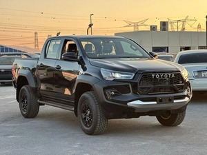 Nueva Camioneta Doble Cabina Negra con Tracción en las Cuatro Ruedas, Automática, Volante a la Izquierda/Derecha, Bajo Kilometraje, Interior Oscuro, Híbrida de Gasolina - Product Image 2