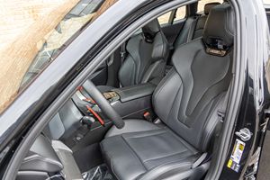 2026 M5 Touring, Bajo Kilometraje, Motor en Excelente Estado, Transmisión Automática, Techo Panorámico, Faros LED, Listo para Enviar - Product Image 2