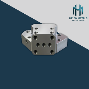 Pièce usinée en métal personnalisée avec des bords précis et des trous filetés pour l'industrie automobile et l'ingénierie robotique - Product Image 1