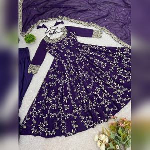 Vestido Anarkali de Diseño con Bordado de Lentejuelas en Georgette Sintética, con Churidar y Dupatta de Encaje para Eventos Étnicos de Primera Calidad - Product Image 6