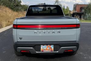 Rivian R1T Adventure Edition 2025 Usado en Excelentes Condiciones, Motor Dual, Tracción en las Cuatro Ruedas - Product Image 2