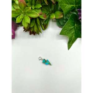 Breloques en turquoise de Mohave et argent sterling serties de pierres, fabriquées par les Navajo, pour les occasions de cadeaux - Product Image 3