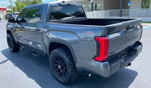 Appena arrivata, auto usata in ottime condizioni, Toyota Tundra SR5 del 2022, pickup, spedizione in tutto il mondo. - Product Image 6