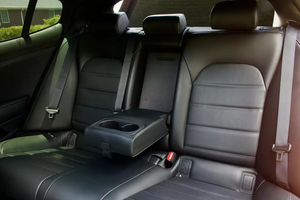 Véhicule d'occasion de haute qualité, en promotion, Kia Seltos GT Édition Limitée 2024, Orange Neon, V6 Bi-Turbo, Transmission Intégrale, Sièges en Cuir Gauche, Sièges Arrière - Product Image 5