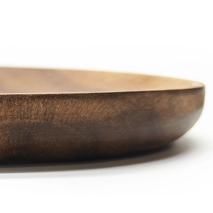 Assiette à dîner ronde irrégulière en bois d'acacia avec plateau en noyer mangue pour plateaux de service à la maison et au restaurant - Product Image 4