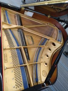 Piano à queue Kawai KG3C d'occasion, excellent état, livraison rapide, finition élégante, touches lisses, 88 touches - Product Image 6