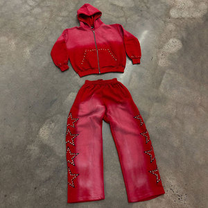 ชุดวอร์มสีซีดแบบสั่งทำขายส่ง พร้อมลายกราฟิกพิมพ์สกรีน งานปักแบบแพทช์เวิร์ค และประดับด้วยคริสตัล - Product Image 3