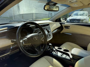 Super soldes sur les Toyota Avalon hybrides d'occasion de 2015, modèle Limited, conduite à gauche, excellent état, outillage manuel - Product Image 2