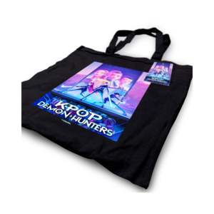 Bolsa de lona de algodón K-Pop Demon Hunters con ilustración de Huntrix Key - Product Image 4