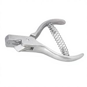 Instrumento veterinario de alta calidad, muesca de oreja tipo U y V de acero inoxidable alemán para marcado de ganado/vaca/conejo - Product Image 1