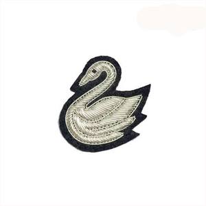 Cool New bordado a mano broche femenino lindo Animal indio seda divertida insignia alta calidad tela seguridad Pin hecho a mano - Product Image 6
