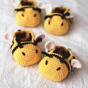 Calcetines de punto hechos a mano para bebé, diseño de abeja, suela suave, para el primer mes y los cien días, tipo casual, para niños, de primavera - Product Image 1