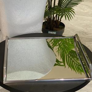 Plateau de service à cupcakes à 3 niveaux en aluminium massif Plateau multifonctionnel de finition or brillant de haute qualité avec poignée et base de support - Product Image 4