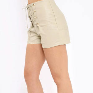 Shorts en cuir pour femmes de couleur unie Shorts en cuir pour femmes à vendre fabriqués au Pakistan - Product Image 3
