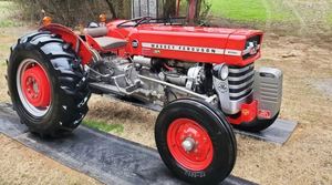 รถแทรกเตอร์ดีเซล Massey Ferguson 135 รุ่นท็อป พร้อมเครื่องยนต์ 2.5 ลิตร และกำลังยกด้านหลัง 2850 ปอนด์ สำหรับงานเกษตรกรรม - Product Image 2