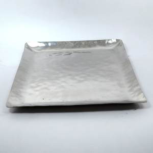 AK Latón Estilo único Acabado brillante Bandeja de servicio de metal galvanizado pulido brillante Fabricado manualmente en la India - Product Image 1