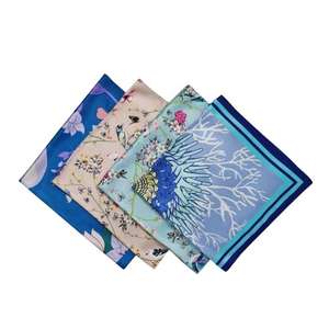 Pañuelo Cuadrado de Satén con Estampado Personalizado, Pañuelo Personalizado para el Cuello, Pañuelo de Regalo - Product Image 1