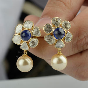 Pendientes de perlas de zafiro azul con diamantes naturales Pendientes hechos a mano de oro macizo de 18 quilates a la venta Producible en 10K/14K - Product Image 2