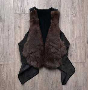 Chaqueta clásica de Invierno para mujer, nueva moda, chaleco de piel con cuello en V, traje informal sin mangas para mujer, bolsillo con botones de algodón de cuero crudo - Product Image 1