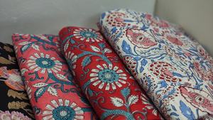 Tissu en coton imprimé à l'écran avec motif floral, matière pour la confection de robes, le quilting, la décoration intérieure, textile doux et respirant en rouleaux - Product Image 5