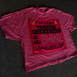 Camiseta Corta Personalizada para Hombre, Tejida, con Parches, Estilo Desgastado, Corte Cuadrado, Mangas Cortas, Impresión Serigrafiada, Bordado, Apliques, Pedrería, 100% - Product Image 1