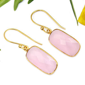 Femmes Style bleu topaze pierre précieuse Hydro Quartz coussin forme 18k plaqué or lunette boucle d'oreille Lite poids laiton bijoux en gros - Product Image 4