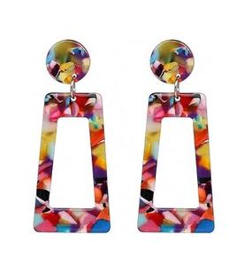 Diseño hecho a mano para mujer pendiente resina de lujo diseño geométrico joyería de moda 100% pendiente de resina epoxi personalizado para la venta - Product Image 1