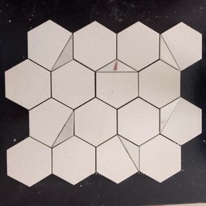 Palette de possibilités 73mm hexagone argent PVD carreau de mosaïque en céramique vitrifiée pour murs d'appoint dans les salons - Product Image 1