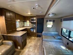 Autocaravana usada G-u-l-f S-t-r-e-a-m RV F-r-i-e-n-d-s-h-i-p 295SBW del 2018 lista para la venta - Product Image 5