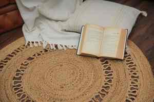 Tapis rond en jute tressé à la main KRAFTERS, design à tissage ouvert, naturel, oriental, antidérapant, réversible, à poils moyens, lavable, décoration de sol - Product Image 3