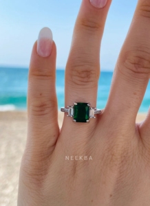 Anillo de esmeralda de tres piedras, forma de Esmeralda, Esmeralda cultivada en laboratorio, anillo de Plata de Ley 925, anillo de piedras preciosas delicadas, regalo de aniversario para ella - Product Image 5